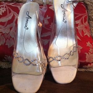 Clear plastic heel w/ bling