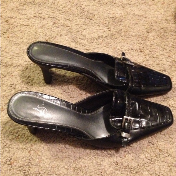 Nice summer slip in, only worn a few times! :) - Picture 2 of 2