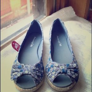 American Eagle Size 6.5 Floral-Print Flats
