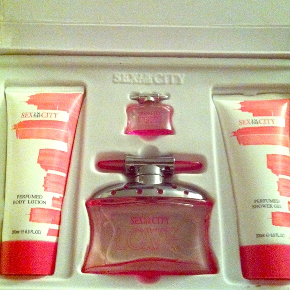 Sex in the city🌃 love prefume,lotion,& shower gel