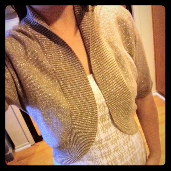 🎀SOLD🎀 Banana Republic Metallic Gold Shrug