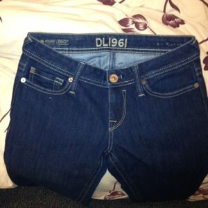 DL1961 Kate slim straight jeans size 27 like new!
