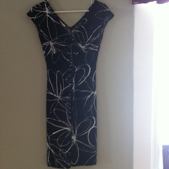 Black dress - Picture 1 of 3