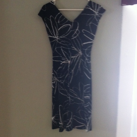 Black dress - Picture 3 of 3