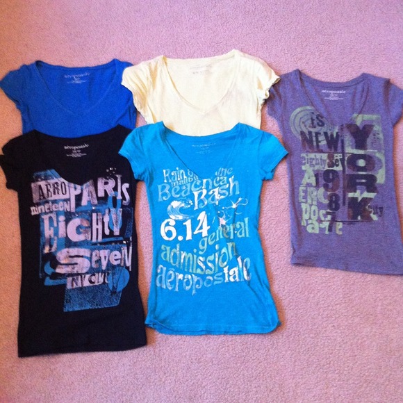 A bundle of 5 Aéropostale V neck tops