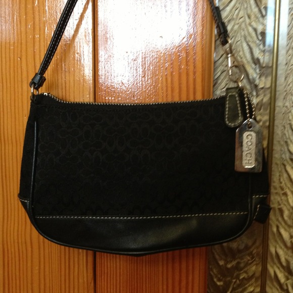 *Just reduced* Authentic black signature Coach bag