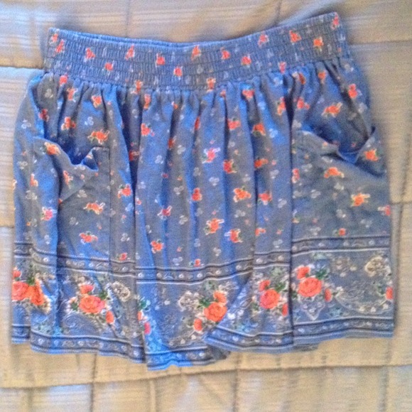 heritage 81 Dresses & Skirts - Blue Floral Skirt w/ pockets