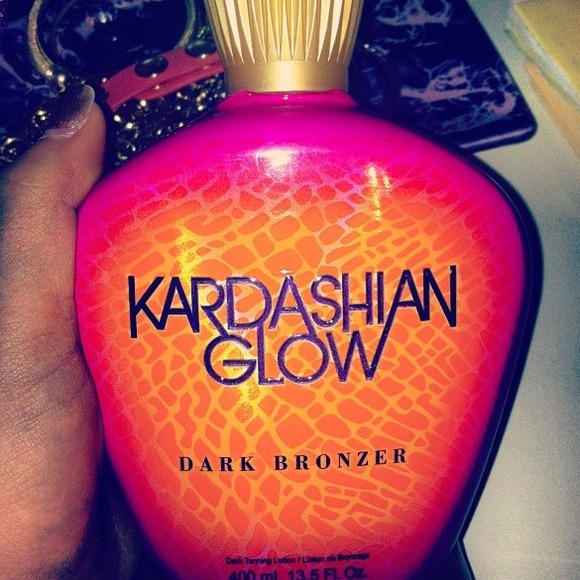TRADED Brand new kardashian glow tanning lotion - Picture 1 of 1