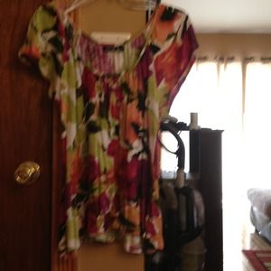 Floral top, perfect for spring!