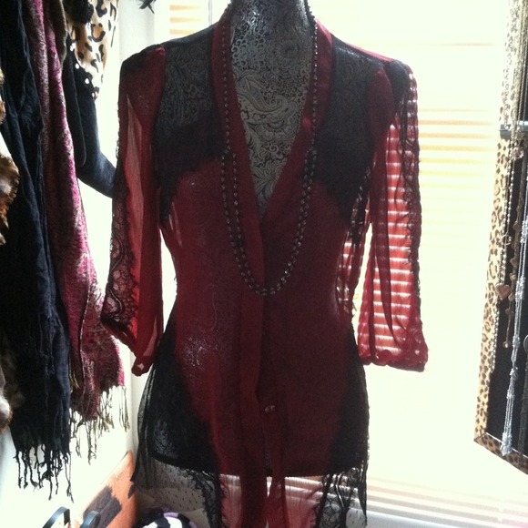 ⚡Sold⚡BKE Boutique sheer button up