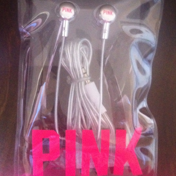 ***SOLD*** VS Pink iPhone 4 & 4S Case & Earbuds - Picture 2 of 4