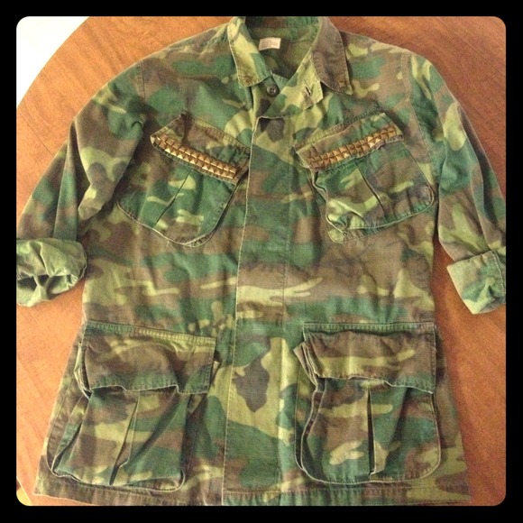 💀SOLD💀 Vintage Army Woodland Camo Studded Jacket