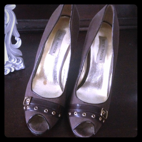 Steve Madden Brown Buckle Pumps - Picture 1 of 4