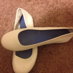 🌟Sold for Brooxies🌟White a Martin shoes!!