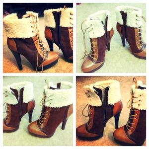 Super cute furry cuffed booties size 6