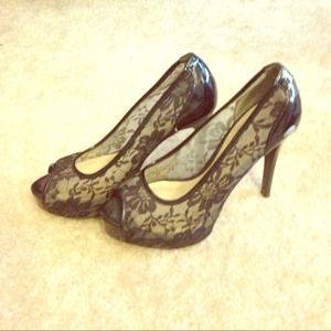 Peep toes laced guess heels