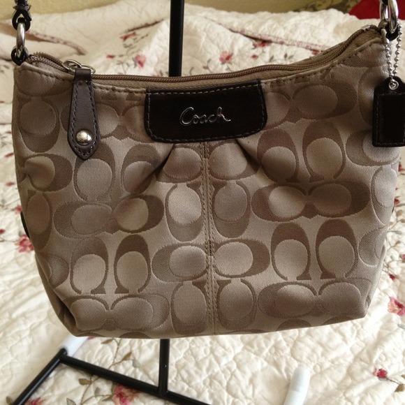 Small coach with long strap