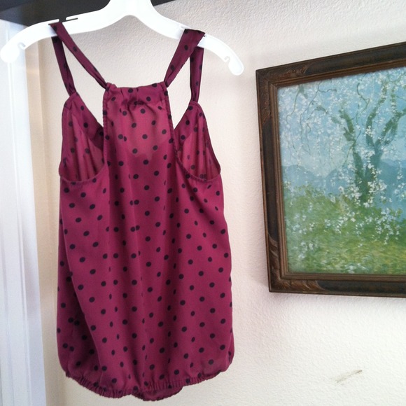 Plum purple top with black pokes dots . Size. S/P - Picture 2 of 2