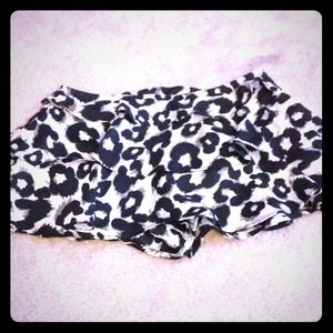 Cute ruffled skirt/shorts