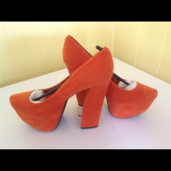 Size 9 burnt orange  heels