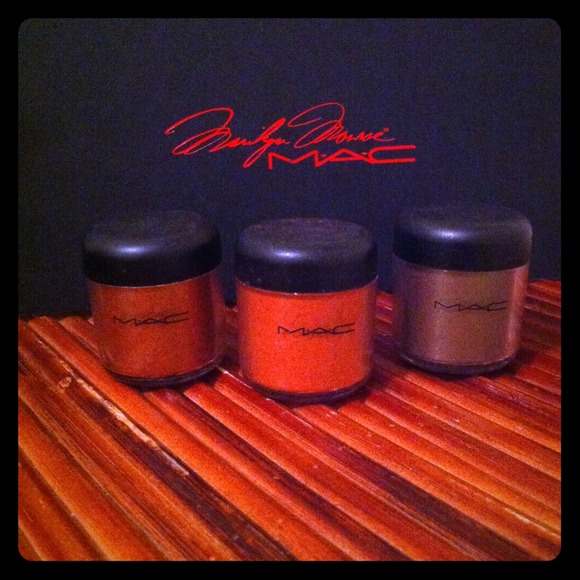 💕HOLD for @beautiful_rae💕MAC Pigment Powders!