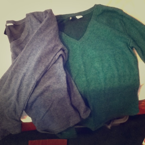 2 BDG V-necks, Blue and Green