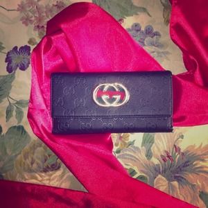 AUTHENTIC GUCCI WALLET- NEEDS MAJOR REPAIR!