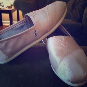 Toms women's shoes size 8, brand new