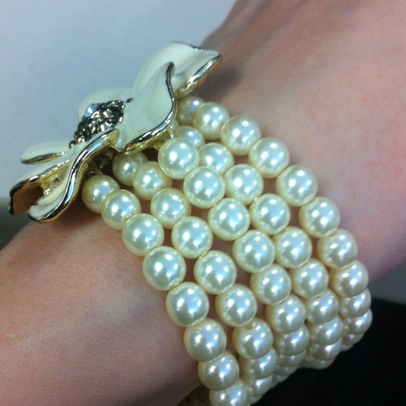 Pearl bracelet  *just reduced* nice grad gift - Picture 3 of 4