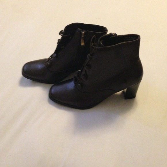 "Classic Elements" Western like Short Boots! - Picture 2 of 3