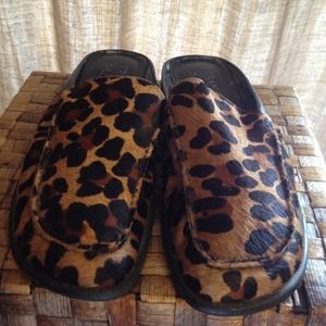 Leopard print mules