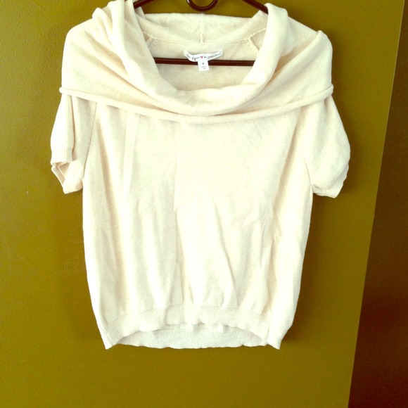 Slouchy cream top!