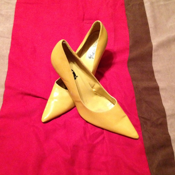 Mustard pumps
