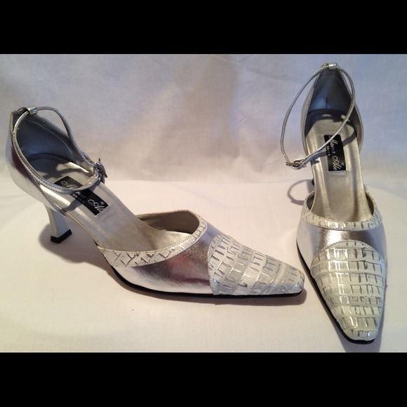 NEW silver pointed toe heels