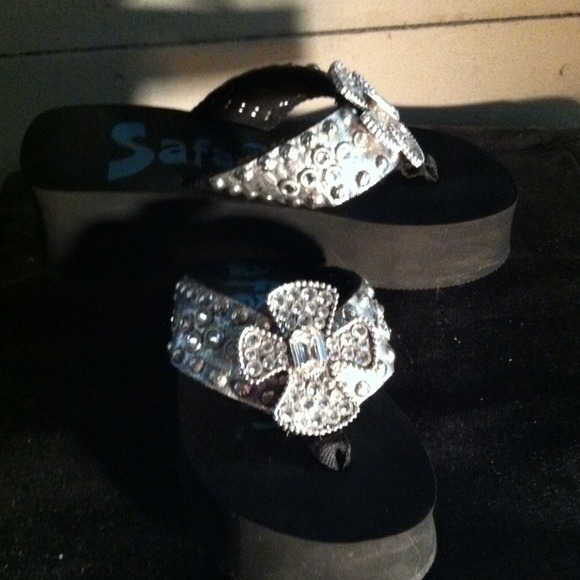 💜💜💜rhinestone cross sandals 💜💜💜