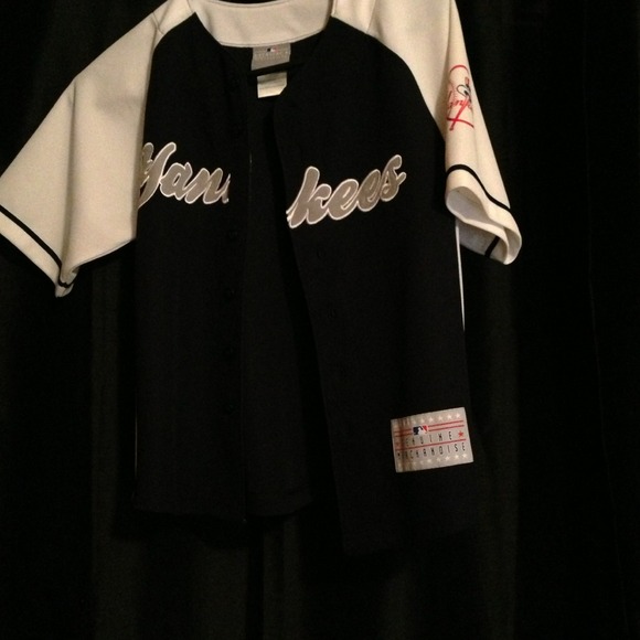 ✨Sold✨Yankees Jeter boys jersey