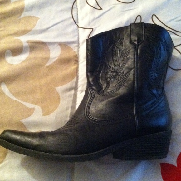 Cute black cowboy boots