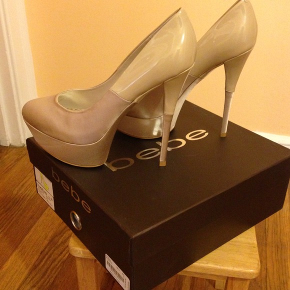 BEBE ULTRA SEXY PUMPS!