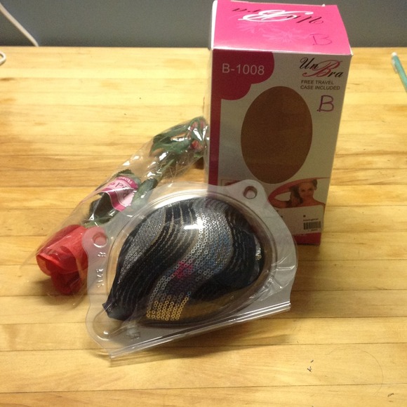 Sequined black and silver adhesive Push- bra