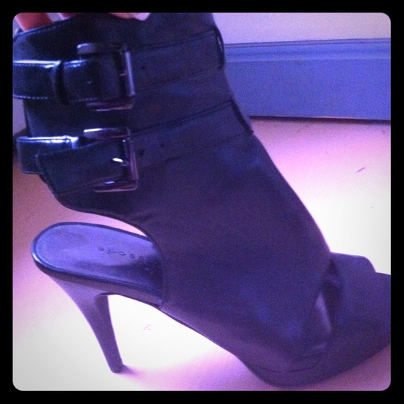 Black buckle heels