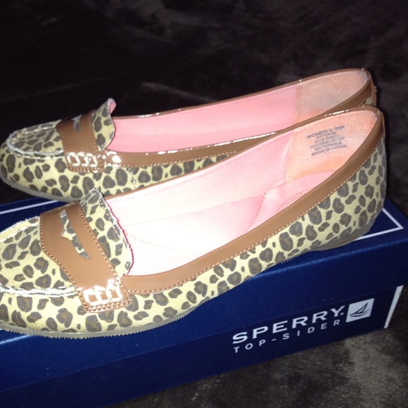 Sperry leopard loafer *Never Worn* 9.5