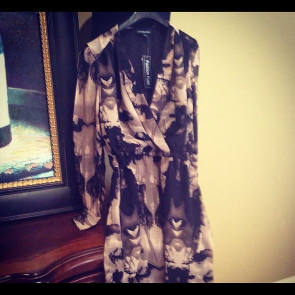 REDUCED- NWT Large deep v neck dress