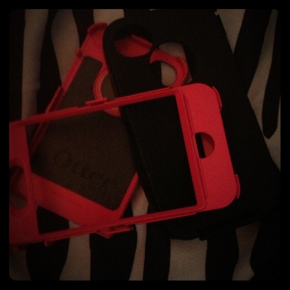 Pink and Black IPhone 4/4S Otter Box
