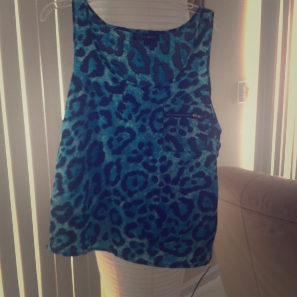 🔴TRADED🔴 cheetah print top with zipper pocket