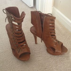 Heeled gladiator sandal