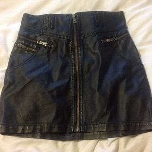 Full front zipper leather mini skirt