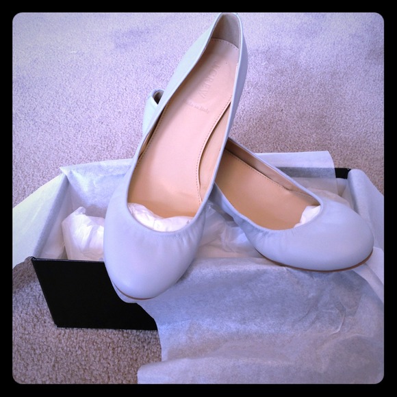 ****SOLD*****!! J Crew dove grey leather flats