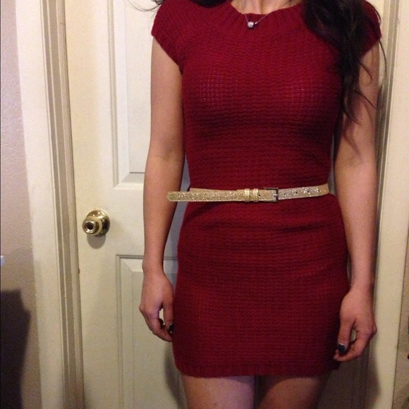 Red knit dress with glittery gold belt!! NWOT sz M