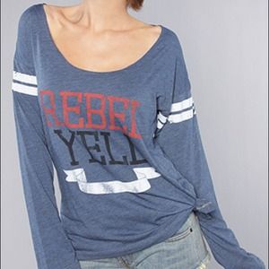 SOLD**** Rebel Yell like new boyfriend tee