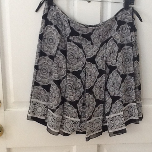 White House Black Market Skirt